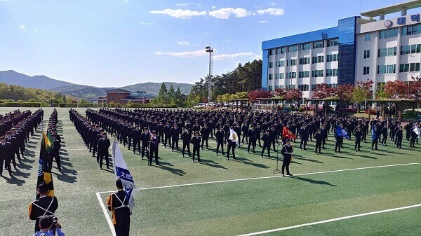 Đại học Daeduk Hàn Quốc - trường đáng học về ngành kỹ thuật 7 Sân vận động xanh mát tại trường Daeduk