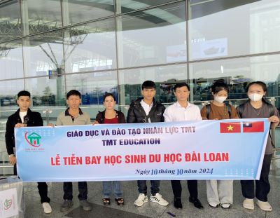 Hình ảnh tiễn các đoàn học sinh xuất cảnh tại TMT