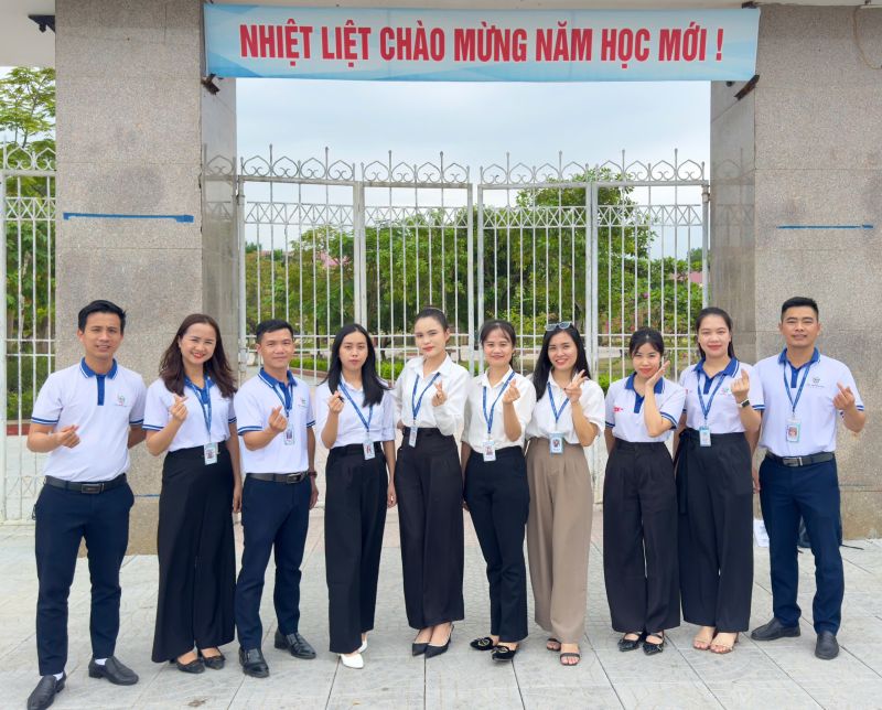 Hoạt động hướng nghiệp của TMT tại c&aacute;c trường THPT