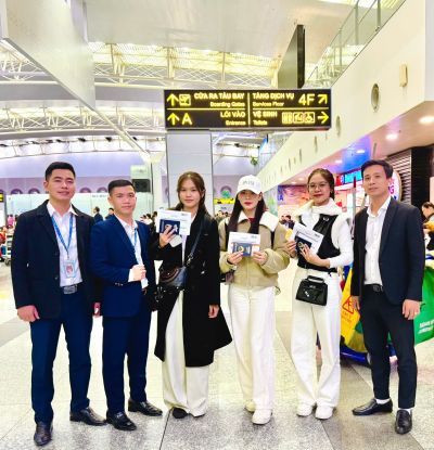 TMT Education – Lễ Tiễn Bay Cho Các Học Viên Chinh Phục Ước Mơ Du Học